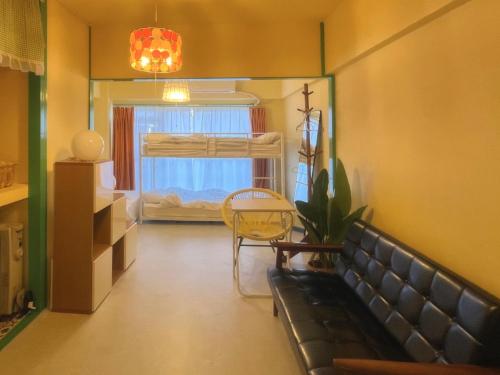 CreamyMoon Yellow 3 Beds Near from Airpot
