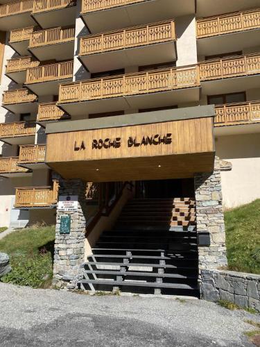 Résidence Roche Blanche - VAL THORENS location: studio pour 2 personnes dans le centre (résidence roche blanche) MAE-9114