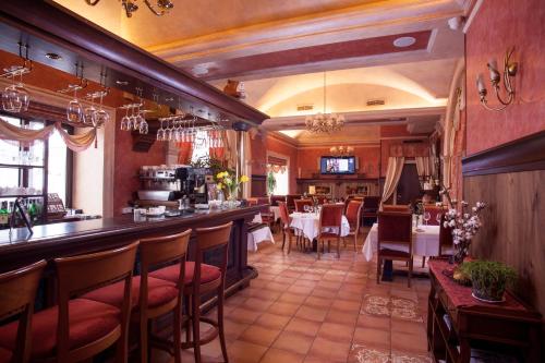 Restorāns vai citas vietas, kur ieturēt maltīti, naktsmītnē Hotel Otrada
