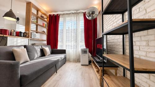 Studio Apartment for 4 Guests in Paris 11th - Central Location