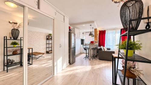 Studio Apartment for 4 Guests in Paris 11th - Central Location