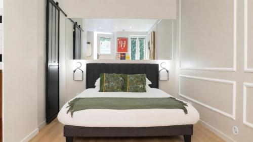 Charming Studio with Terrace near Eiffel Tower