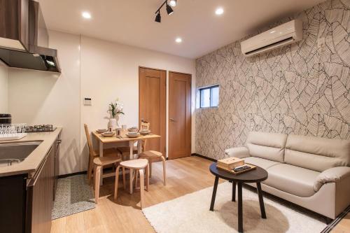 New! Near Umeda! 秋の谷 福島グルメエリア 3階建て一戸建て 最大9名 USJへのアクセス便利