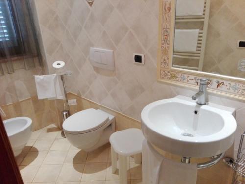 Ett badrum på Hotel Ponte San Vittorino