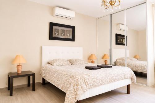 AC Duplex with Parking & Terrace Close to the Beaches BENAKEY