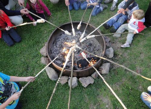 a group of people sitting around a campfire at Birkholmhof in Bärnau