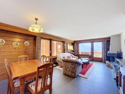 Concorde 123 Ski In 2 Bedroom Apartment in Verbier with Mountain Views and Fireplace