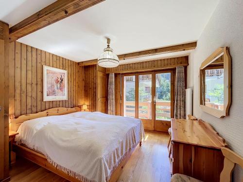Concorde 123 Ski In 2 Bedroom Apartment in Verbier with Mountain Views and Fireplace