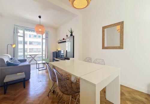 Nestor&Jeeves - COTE ALBERTI - Hyper center - By shopping avenue