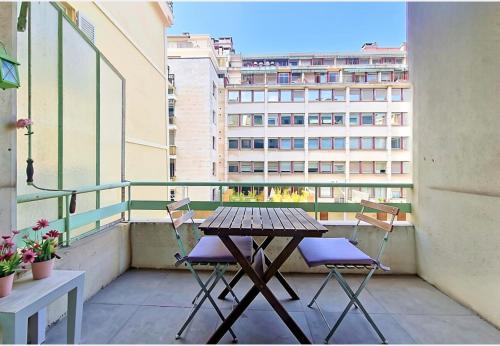 Nestor&Jeeves - COTE ALBERTI - Hyper center - By shopping avenue