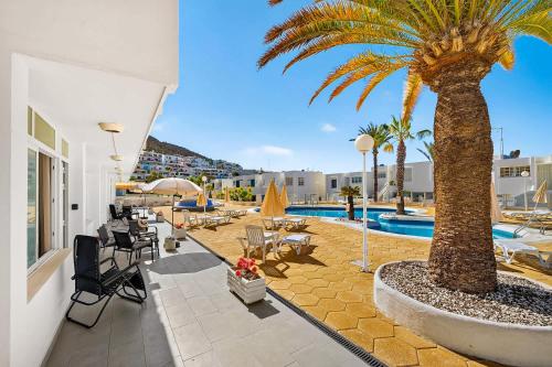 Azahara Playa Suites