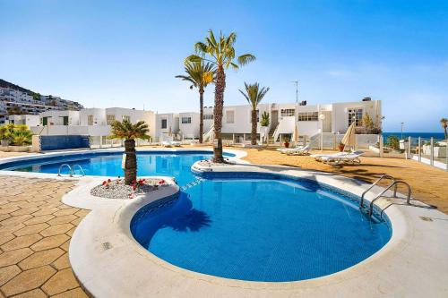 Azahara Playa Suites