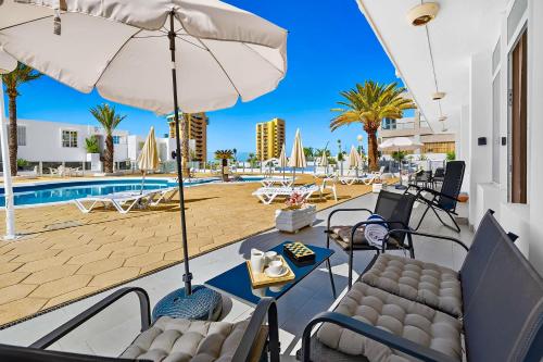 Azahara Playa Suites
