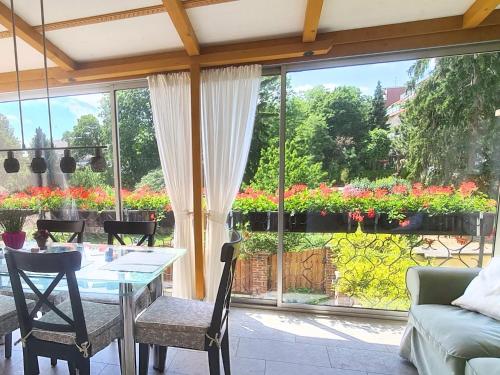 Livienna - Apartment mit Gartenblick - Wintergarten, Kamin & Pool
