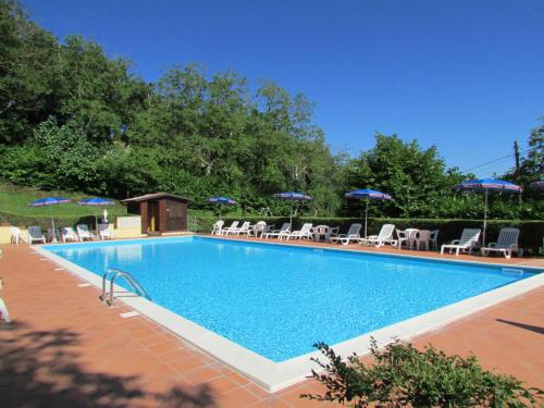 Bazén v ubytování Agriturismo Dea nebo v jeho okolí
