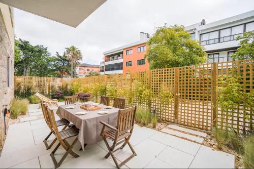 Apartment in Downtown Cascais with Garden