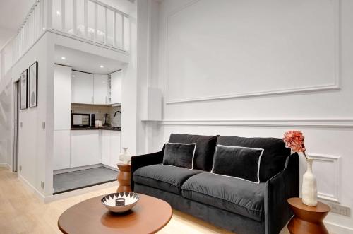 Luxury Paris Duplex 2BDR-6P - Bath and Billard