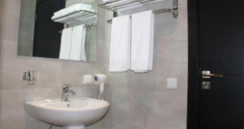 Ένα μπάνιο στο Ubay Hotel