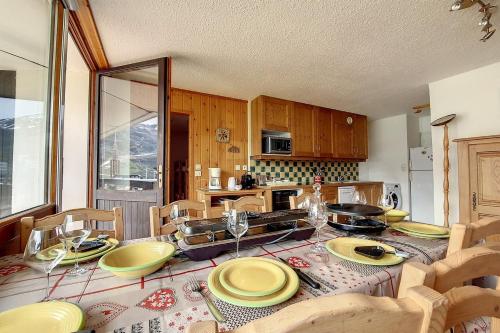 Résidence Aravis - Appartement spacieux · Skis aux pieds · Balcon vue station MAE-0244