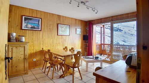 Résidence Tetras Lyre - Appartement spacieux · Départ et retour skis aux pieds · Balcon MAE-0504