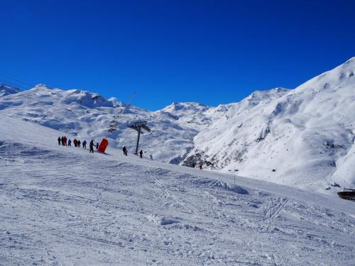 Résidence Cote D'or - Appartement spacieux · Départ et retour skis aux pieds ·Balcon MAE-0514