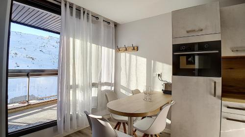 Résidence Coryles A - Appartement rénové avec coin montagne · Accès direct aux pistes · Balcon MAE-1064