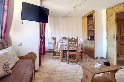 Résidence Origanes - Appartement confortable · Départ et retour skis aux pieds · Balcon Parking inclus MAE-1034