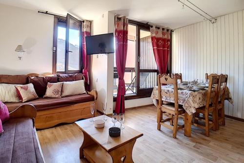 Résidence Origanes - Appartement confortable · Départ et retour skis aux pieds · Balcon Parking inclus MAE-1034