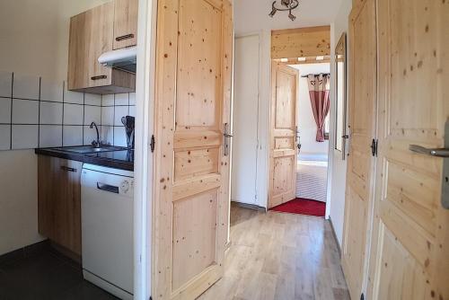 Résidence Origanes - Appartement confortable · Départ et retour skis aux pieds · Balcon Parking inclus MAE-1034