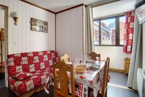 Résidence Le Sorbier - Appartement rénové · Départ et retour skis aux pieds · Vue sur les pistes MAE-1294