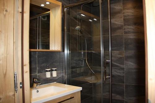 Résidence Soldanelles A - Appartement rénové · Proche des pistes · Balcon MAE-1374