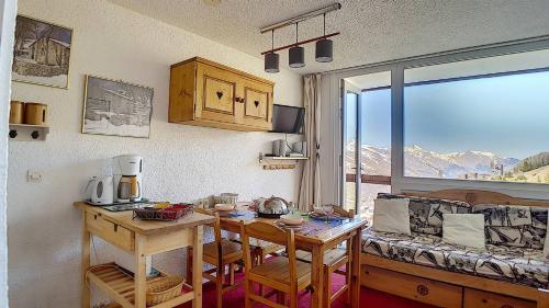 Résidence Boedette A - Appartement duplex · Départ et retour skis aux pieds · Balcon vue montagne MAE-2244