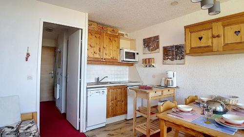 Résidence Boedette A - Appartement duplex · Départ et retour skis aux pieds · Balcon vue montagne MAE-2244
