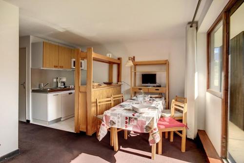 Résidence Sarvan - Appartement lumineux · Départ et retour skis aux pieds · Balcon MAE-2494