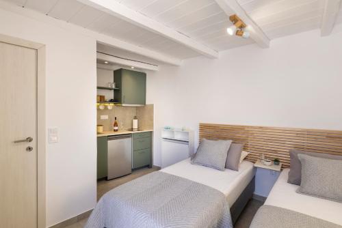 Alpha Central Rooftop, Cozy Studio with Town View