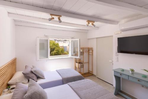 Alpha Central Rooftop, Cozy Studio with Town View