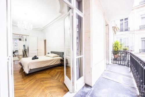 Exceptional Central Paris Apartment Walk to Top Attractions