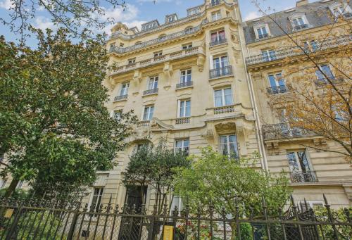 Exceptional Central Paris Apartment Walk to Top Attractions