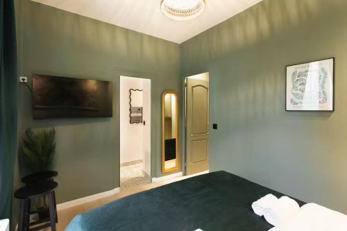 Chic & Cosy Suite Steps from Saint Germain