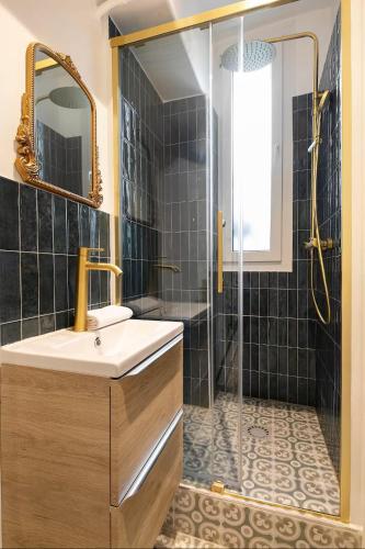 Chic & Cosy Suite Steps from Saint Germain