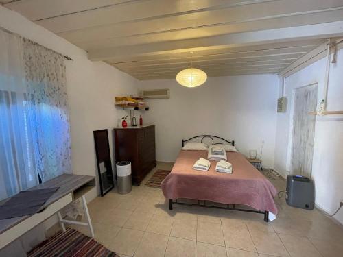 Corfu Central Apartment Sleeps 3 with Patio