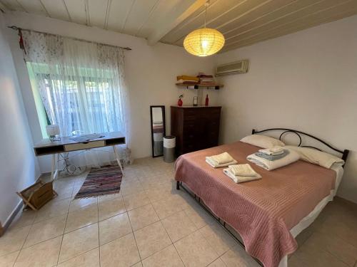 Corfu Central Apartment Sleeps 3 with Patio