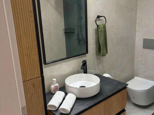 Eleon SKG Center by Booking Kottas - UNIVERSITY