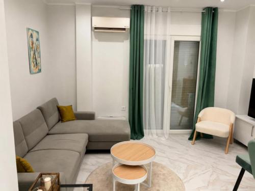 Eleon SKG Center by Booking Kottas - UNIVERSITY