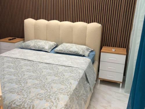 Eleon SKG Center by Booking Kottas - UNIVERSITY
