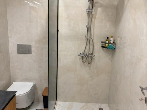 Eleon SKG Center by Booking Kottas - UNIVERSITY