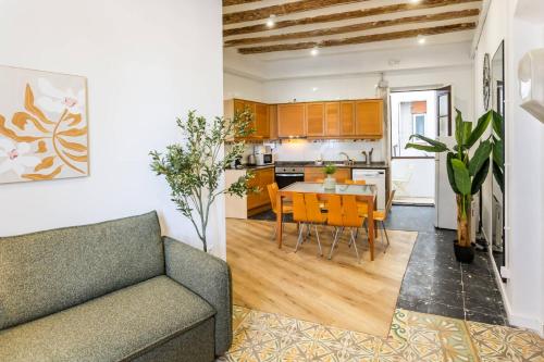 22ARA1105 - 3BR flat in the City Center