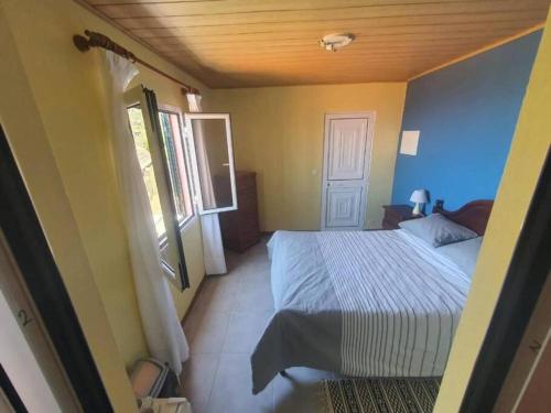 Private room with en-suite and private access