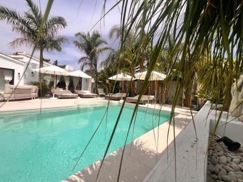 Casa Duende, Estepona, Private beach house with heated pool