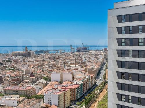 Cathedral & Port View Apartment, Pool & Gym REMS